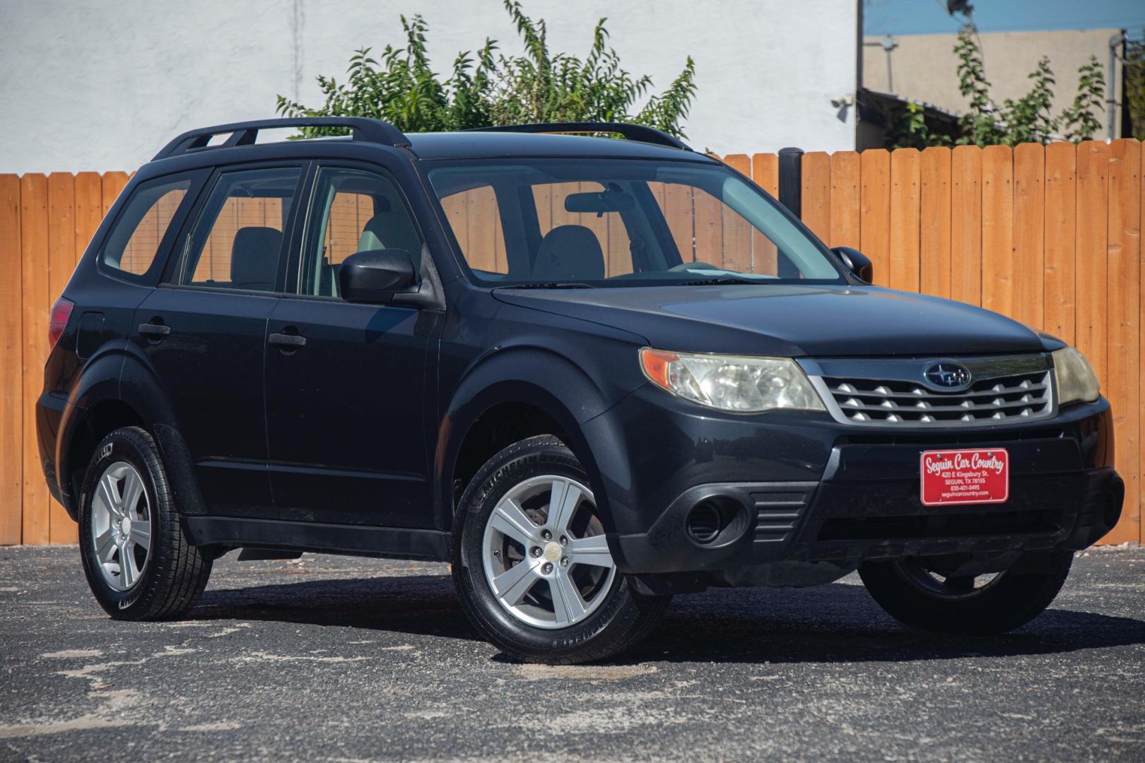 2012 GRAY SUBARU FORESTER 2.5X (JF2SHABC1CH) with an 2.5L H4 SOHC 16V engine, 4-SPEED AUTOMATIC transmission, located at 420 E. Kingsbury St., Seguin, TX, 78155, (830) 401-0495, 29.581060, -97.961647 - Photo#0